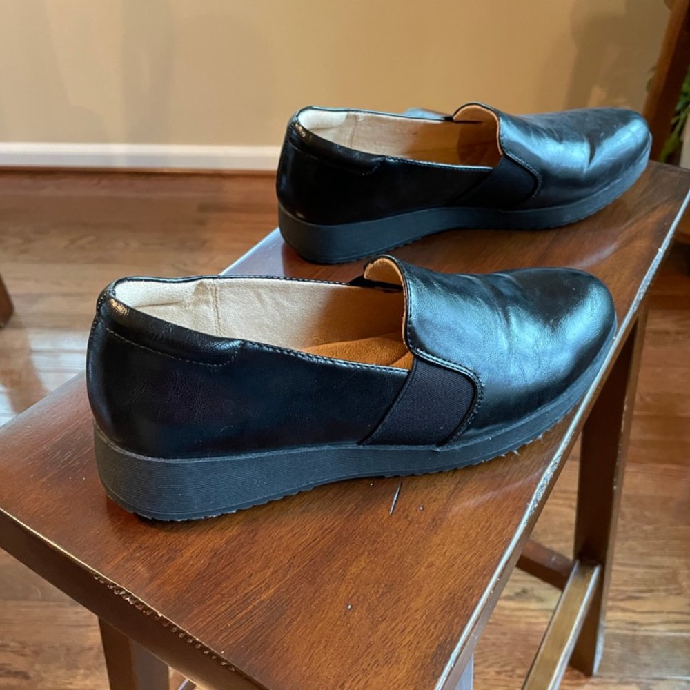 Naturalizer black pumps flats, 7.5 M